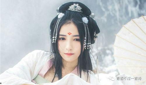 汉服吃瓜少女文案,吃瓜少女的时尚态度与传统文化碰撞