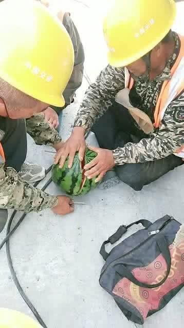 工地吃瓜哥,揭秘建筑工地的趣味生活