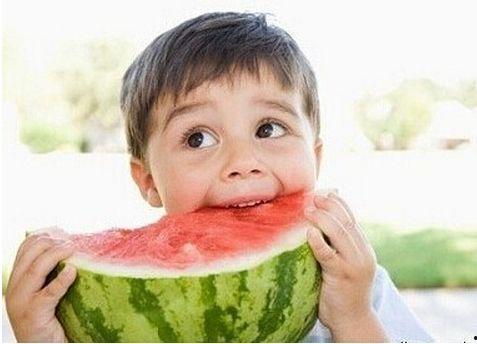 带两娃吃瓜,共享亲子时光