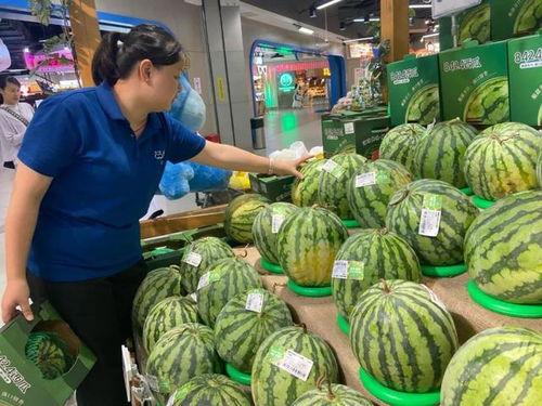 吴川市吃瓜,瓜果飘香，美食盛宴尽享其中